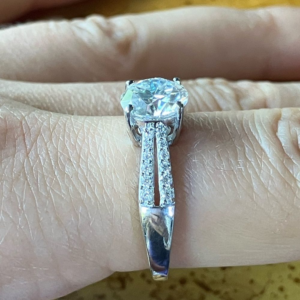 Genuine Moissanite Sterling Silver Ring Size 8 - Picture 3 of 9